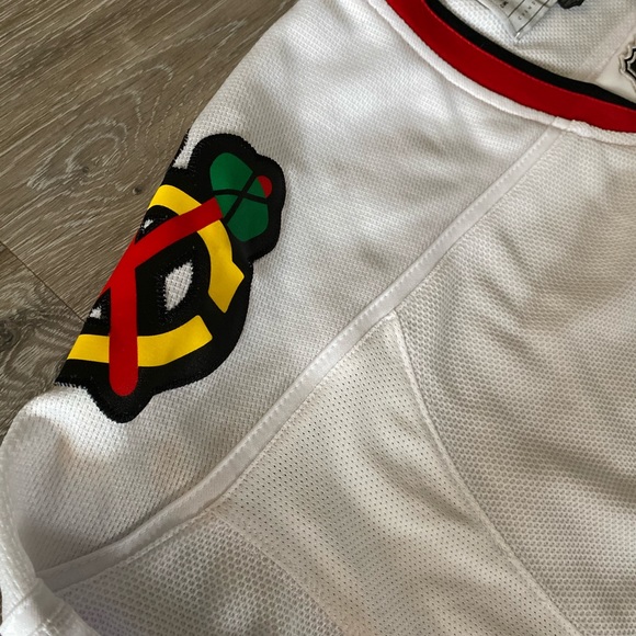 *SOLD* CHICAGO BLACKHAWKS THROWBACK REEBOK JERSEY - Picture 4 of 10